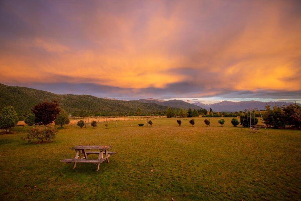 Kepler Oaks Chalet Te Anau Exterior foto